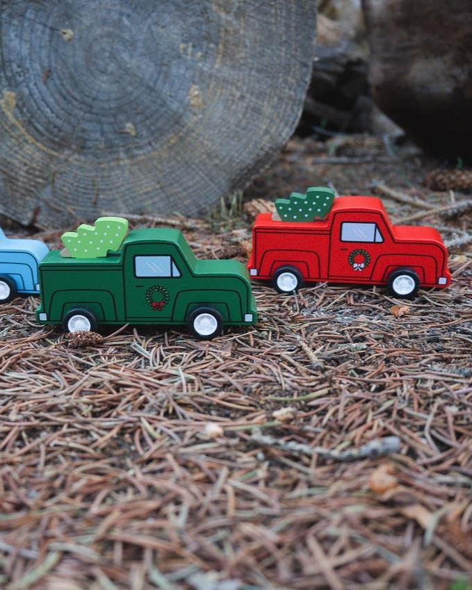 Pull Back Retro Truck & Christmas Tree